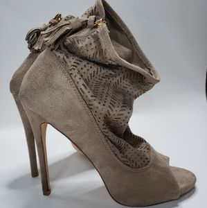 Justfab Romandy Bootie Size 8